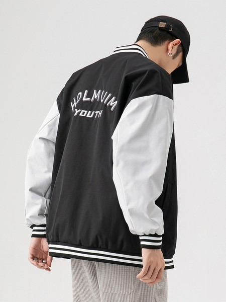 Tavaszi férfi kabát fekete és kék gombokkal