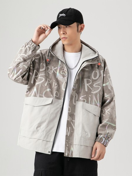 Ingyenes modell férfi kabát kapucnival