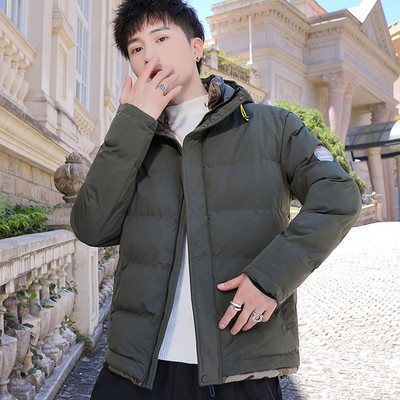 Férfi kabát kapucnival és gombokkal