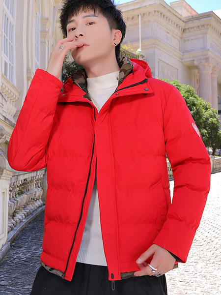 Férfi kabát kapucnival és gombokkal