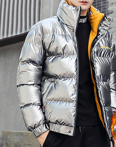 Modern téli melegítő nyomattal a hátoldalán