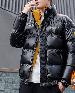 Modern téli melegítő nyomattal a hátoldalán