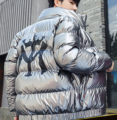 Modern téli melegítő nyomattal a hátoldalán