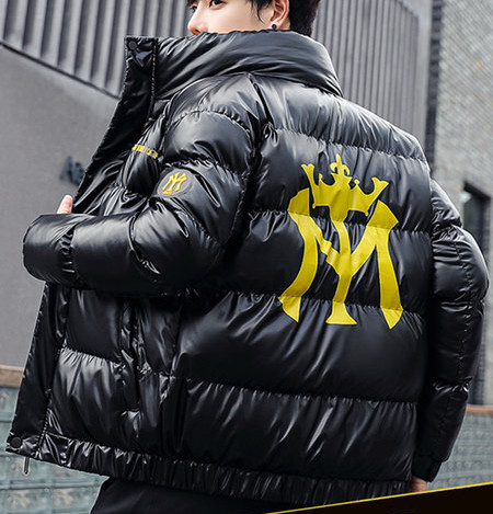 Modern téli melegítő nyomattal a hátoldalán