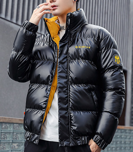 Modern téli melegítő nyomattal a hátoldalán