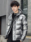 Moodne meeste jakk embleemi ja kapuutsiga