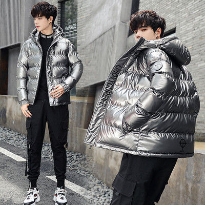 Moodne meeste jakk embleemi ja kapuutsiga