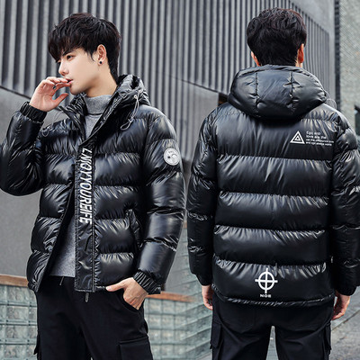 Moodne meeste jakk embleemi ja kapuutsiga