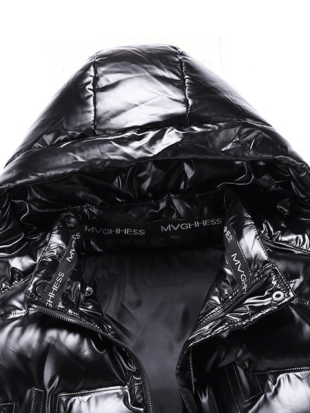 Moodne meeste jakk embleemi ja kapuutsiga