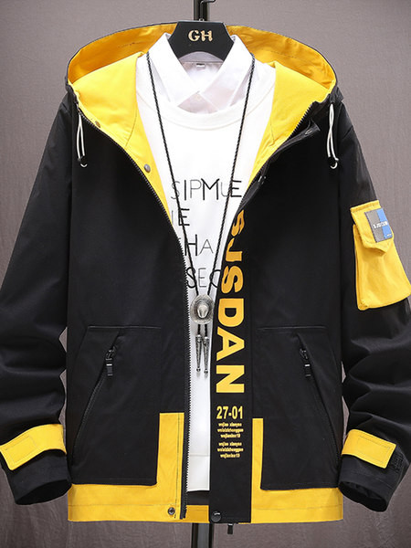 Aktuális férfi kabát nyakkendővel és mintával