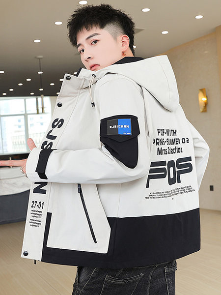 Aktuális férfi kabát nyakkendővel és mintával