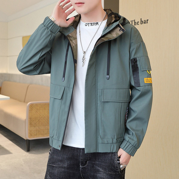 Vékony tavaszi-őszi kabát feliratokkal