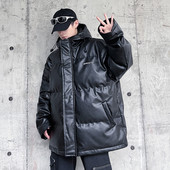 Férfi téli kabát gombokkal és kapucnival