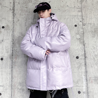 Férfi téli kabát gombokkal és kapucnival