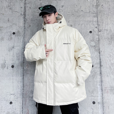 Férfi téli kabát gombokkal és kapucnival