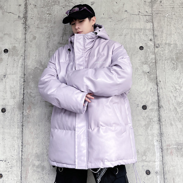 Férfi téli kabát gombokkal és kapucnival