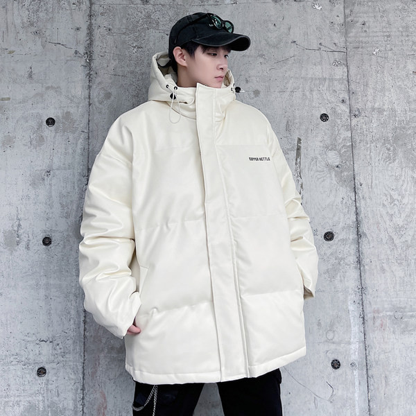 Férfi téli kabát gombokkal és kapucnival