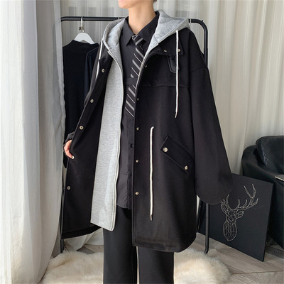 Nööpide ja taskutega pikk meeste mantel