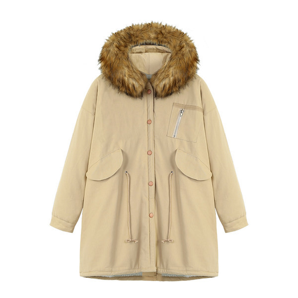 Hosszú kabát tollal és nyakkendővel férfiaknak és nőknek