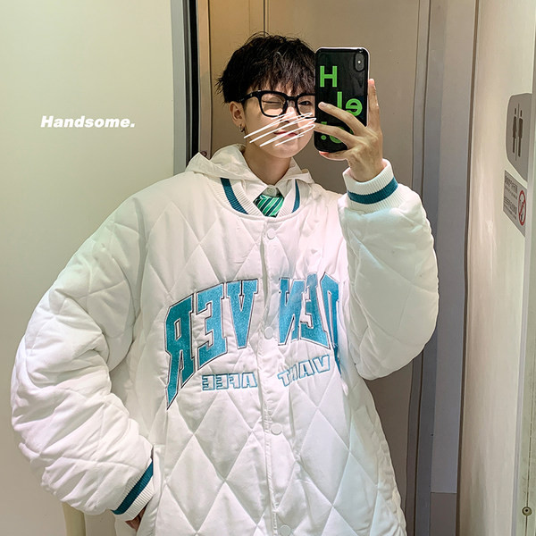 Férfi alkalmi kabát gombokkal és kerek nyakkivágással