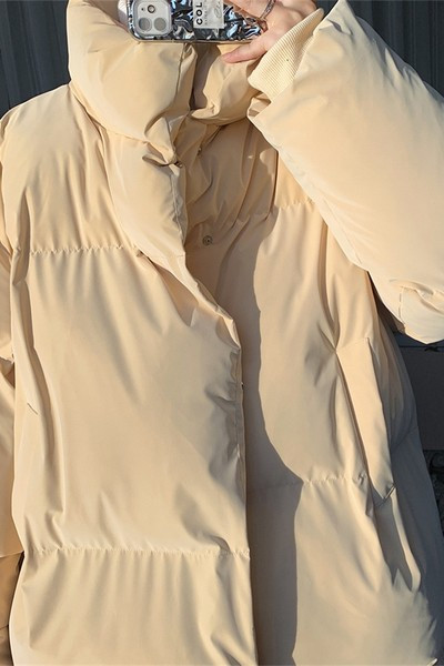 Alkalmi férfi téli kabát magas gallérral és zsebekkel