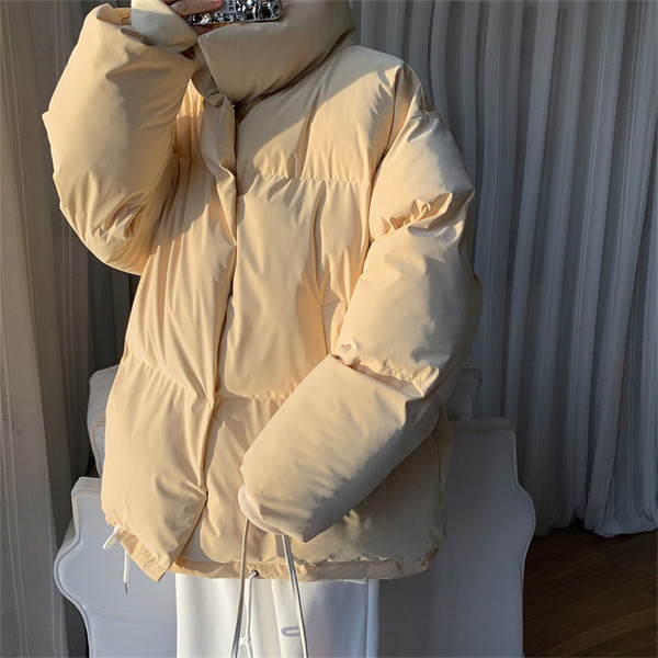 Alkalmi férfi téli kabát magas gallérral és zsebekkel