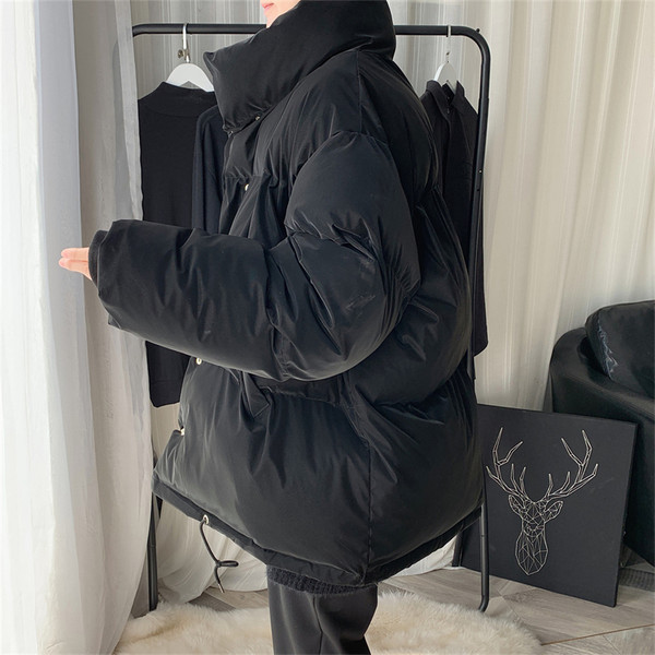 Alkalmi férfi téli kabát magas gallérral és zsebekkel