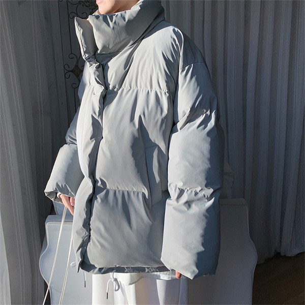 Alkalmi férfi téli kabát magas gallérral és zsebekkel