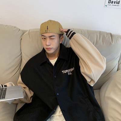 Napi férfi dzseki hímzéssel és gombokkal