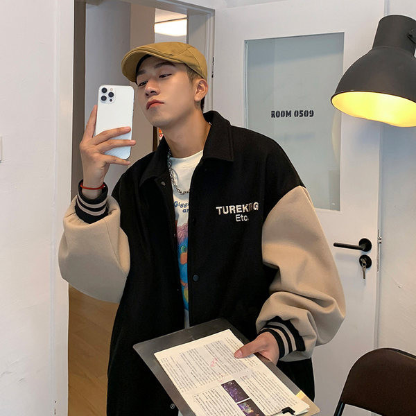 Napi férfi dzseki hímzéssel és gombokkal