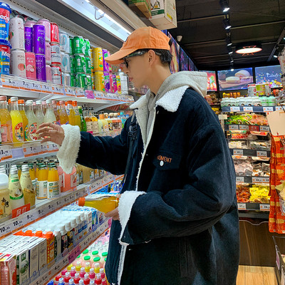 Férfi kabát pehely béléssel és klasszikus gallérral