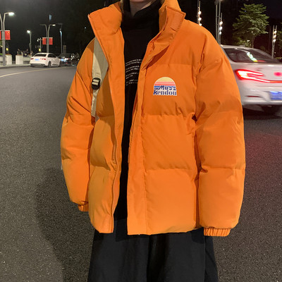 Ανδρικό φαρδύ μπουφάν με τσέπες και στάμπα