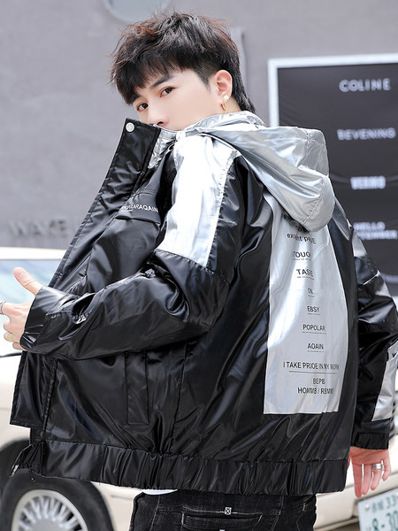 Téli férfi kabát kapucnival és gumival