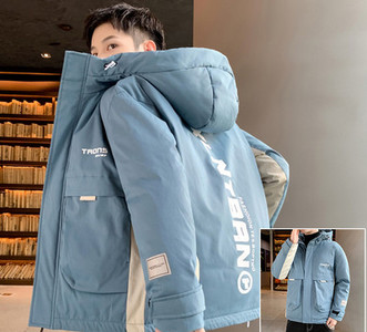 Férfi téli kabát felirattal és kapucnival megkötős