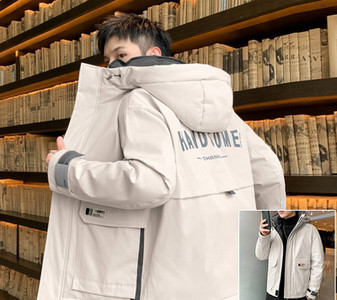 Férfi téli kabát felirattal és kapucnival megkötős