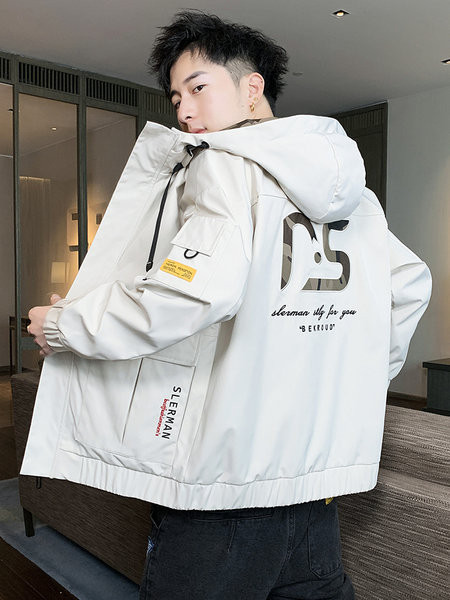 Vīriešu ziemas jaka ar mežģīnēm melnā un baltā krāsā