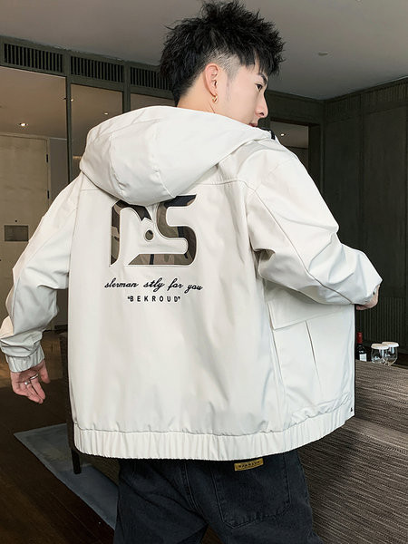 Vīriešu ziemas jaka ar mežģīnēm melnā un baltā krāsā