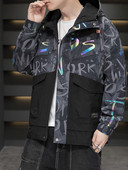 Moodne meeste jope kapuutsiga trükise ja taskutega