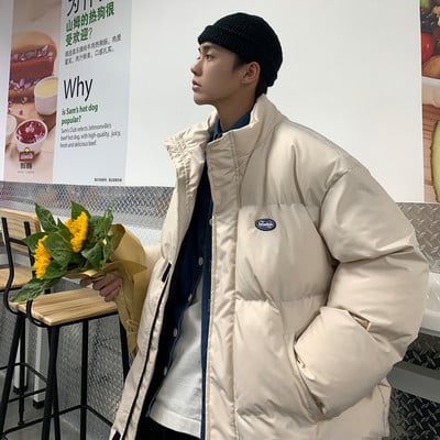 Férfi téli kabát emblémával és magas gallérral