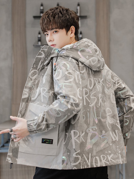 Kapuutsi ja taskutega meeste kevad-sügisjope