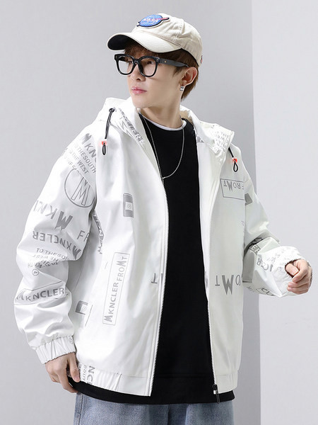 Elegantna muška jakna s vezicama na kapuljači i printom