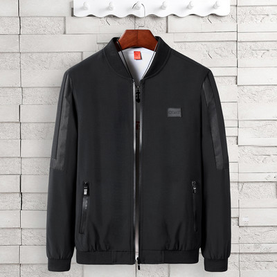 Férfi tavaszi kabát cipzárral és alacsony gallérral