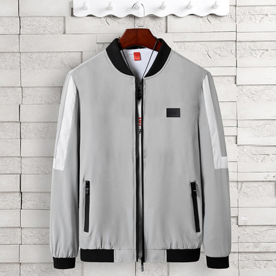 Férfi tavaszi kabát cipzárral és alacsony gallérral