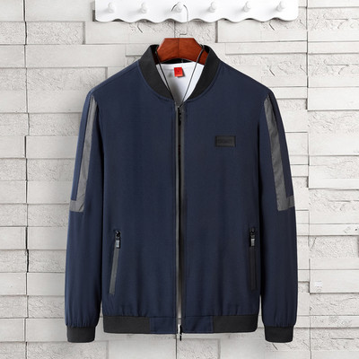 Férfi tavaszi kabát cipzárral és alacsony gallérral