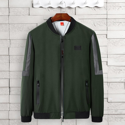 Férfi tavaszi kabát cipzárral és alacsony gallérral