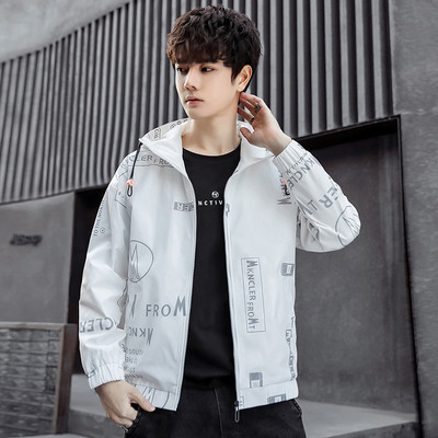 Ανοιξιάτικο ανδρικό μπουφάν με επιγραφή και κουκούλα