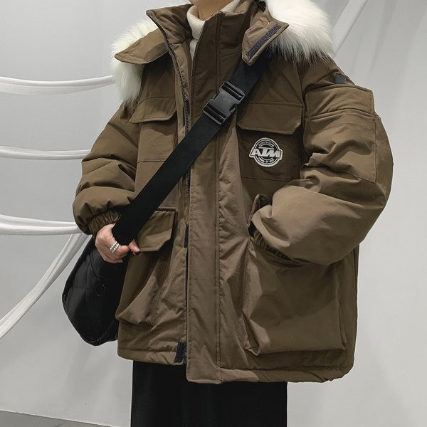 Férfi téli kabát kapucnival és zsebekkel