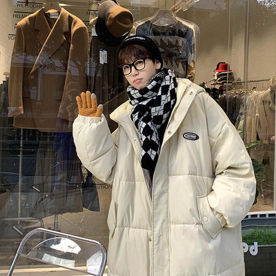 Laia mudeliga meeste jope kapuutsiga ja kirjaga