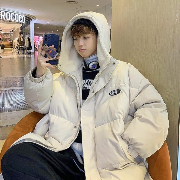 Laia mudeliga meeste jope kapuutsiga ja kirjaga