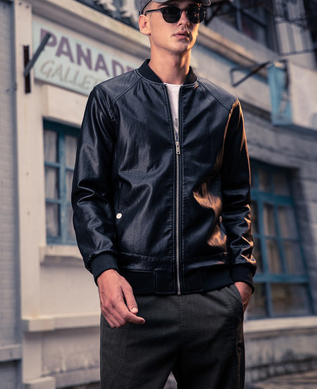 Uut mudelit musta ümara kaelusega meeste sügisjope